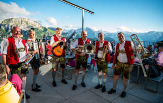 Musikalisch vom Frühling in den Bergsommer Saugschlauchmusi